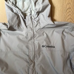 Columbia light gray lightweight jacket medium.